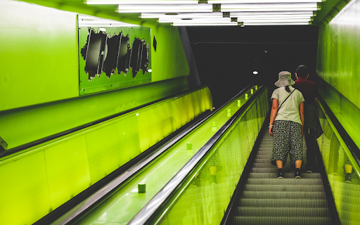 People Standing on the Escalator screenshot 1