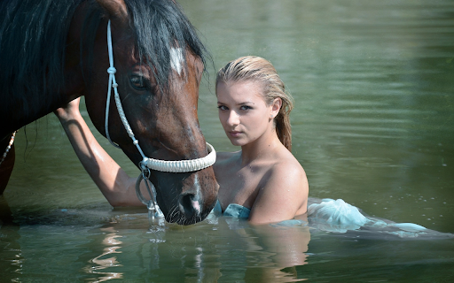 Precious horses bathe in the river screenshot 1