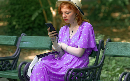 Purple dress girl in the park screenshot 1