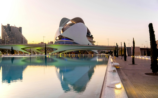 Queen Sofia Palace of Arts in Valencia, Spain screenshot 1