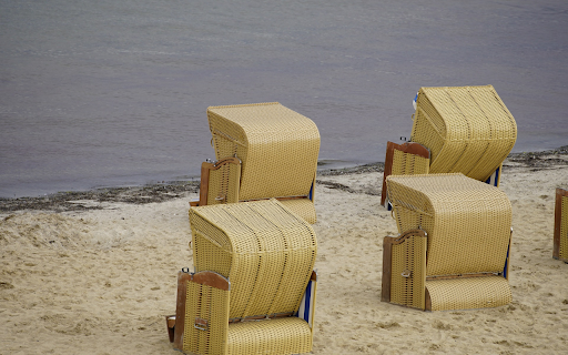 Rattan chairs on the beach screenshot 1