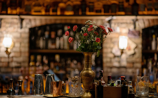 Red and White Flowers in Golden Vase screenshot 1