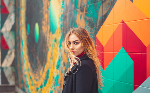 Red-haired girl screenshot 1