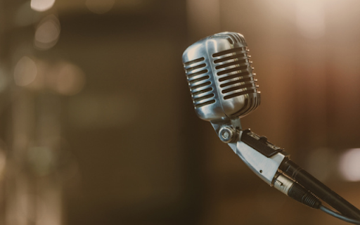 Retro Microphone Close-up screenshot 1