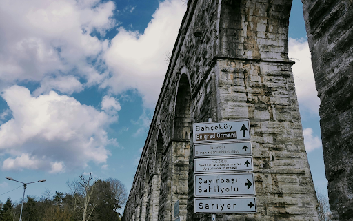 Road Signs near the Bahcekoy Aqueduct screenshot 1