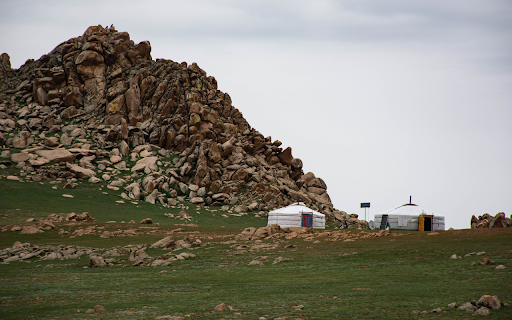 Rocky mountains and large tents screenshot 1