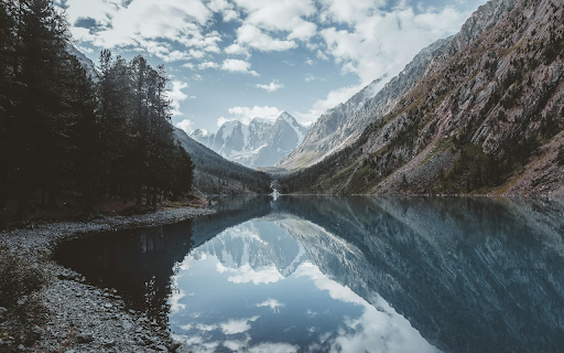 Rocky Mountains beside Lake screenshot 1