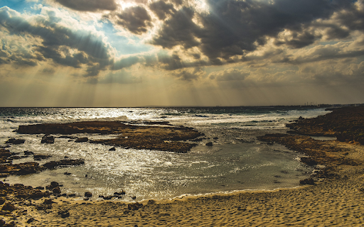 Sand, rocks and wate screenshot 1