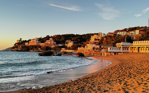 Sea and golden sand screenshot 1