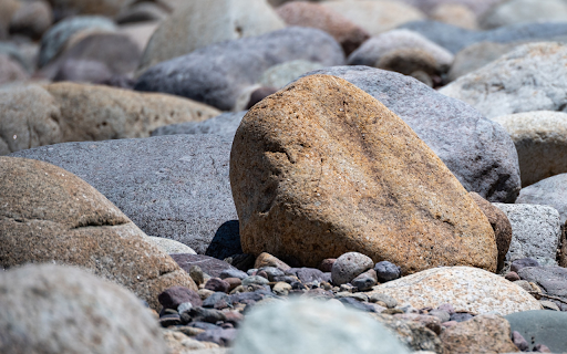 sea and rocky beach screenshot 1