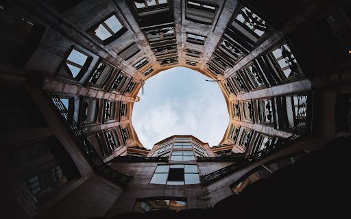 Skywell of the Ancient Building screenshot 1