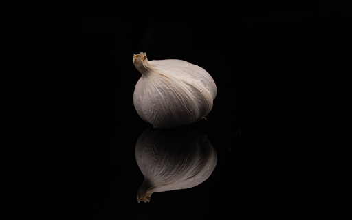 small white garlic bulbs screenshot 1