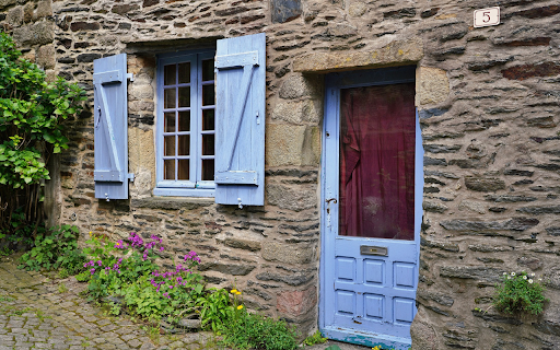 Stone House and Blue Windows screenshot 1