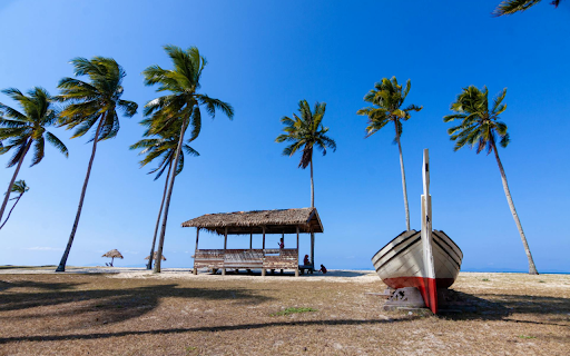 The Boat Next to the Tent screenshot 1