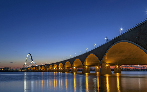 The foot of the bridge glows brightly screenshot 1