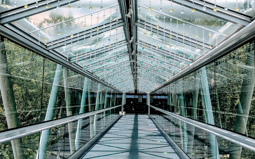 The Glass Walkway of the Orlando Science Center screenshot 1