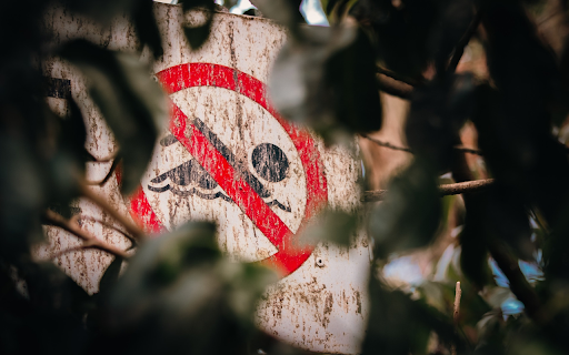 The no swimming sign was obscured screenshot 1