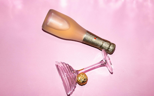 The pink glass and the bottle of wine screenshot 1