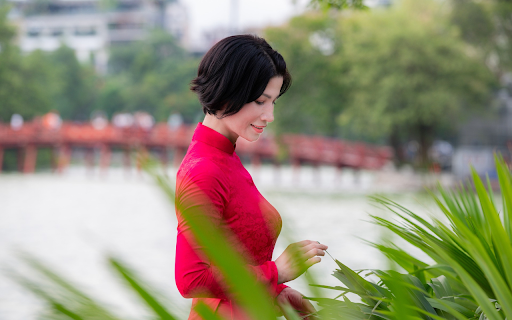 The pink shirt girl is shy screenshot 1