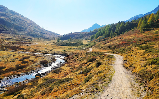 Trail through the mountains screenshot 1