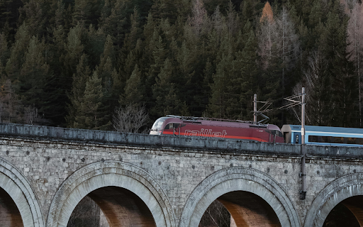 Train Crossing Semmering Viaduct in Austria screenshot 1