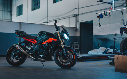 Triumph Street Triple RS: A Razor-Sharp Streetfighter Masterpiece screenshot 1