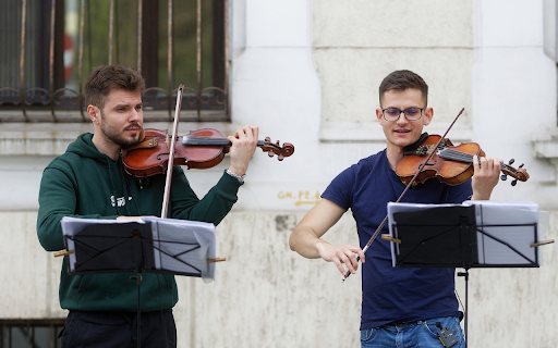 Two gentlemen and music screenshot 1