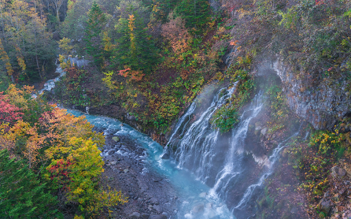 Water in the rock crevice screenshot 1