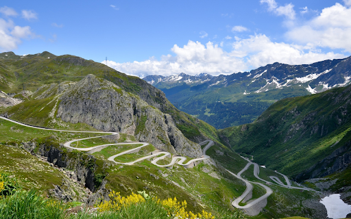 Winding mountain road screenshot 1