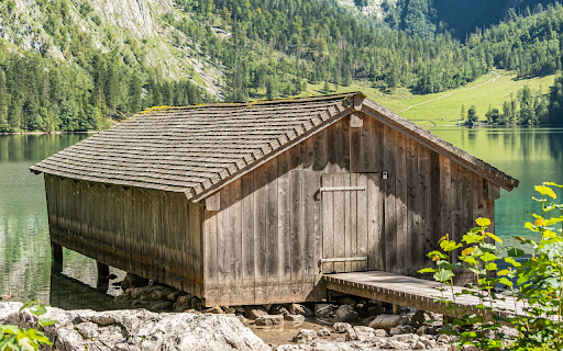 Wooden house on the lake screenshot 1
